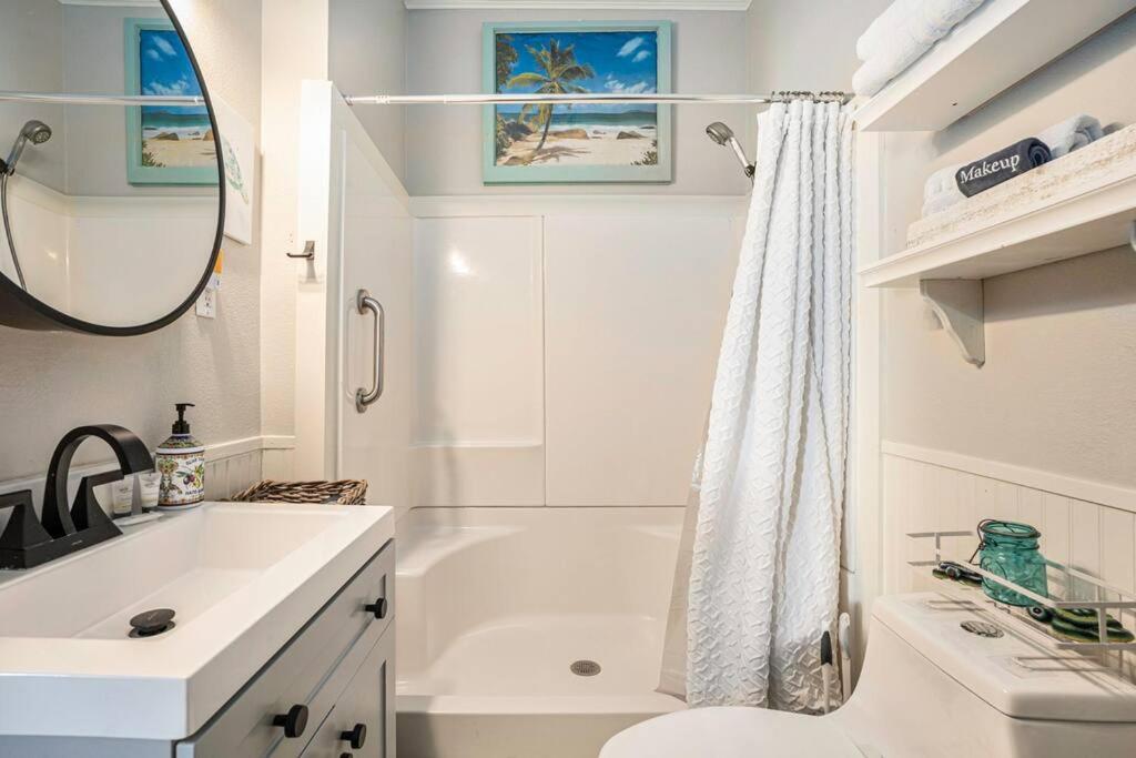 Beachy Bungalow! 2Bd, King Bed Galveston Exteriér fotografie