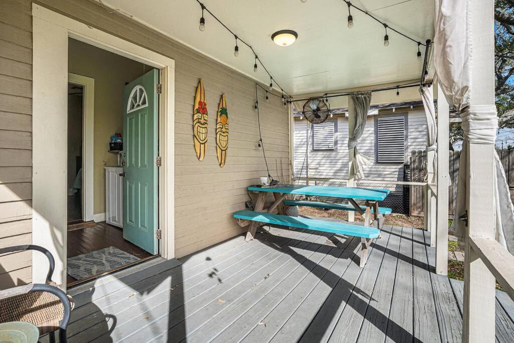Beachy Bungalow! 2Bd, King Bed Galveston Exteriér fotografie
