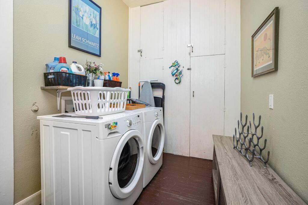 Beachy Bungalow! 2Bd, King Bed Galveston Exteriér fotografie