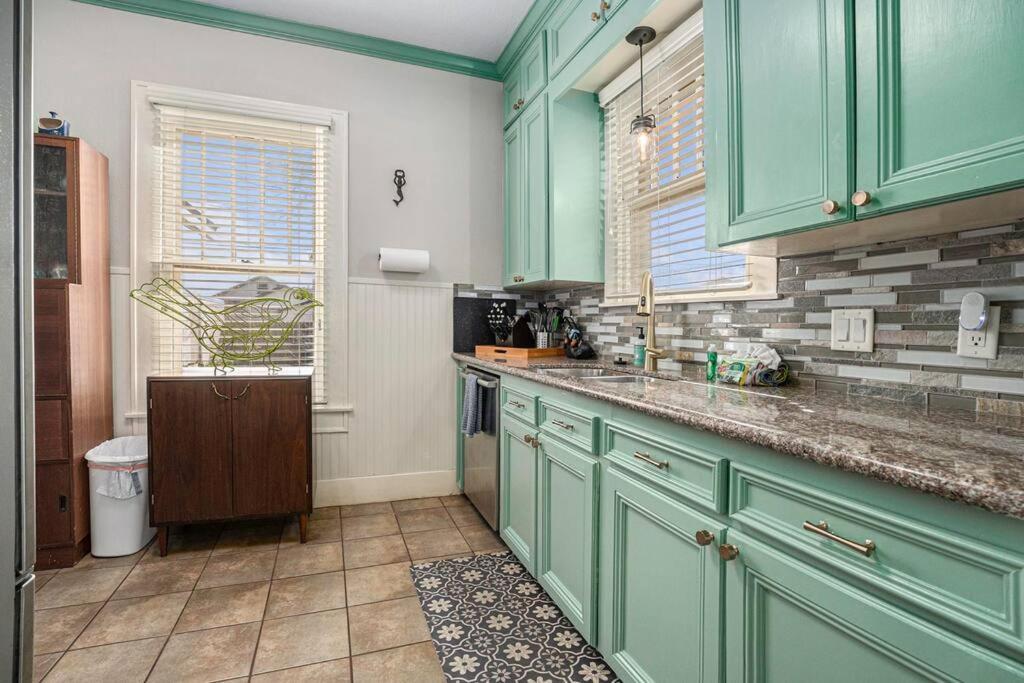 Beachy Bungalow! 2Bd, King Bed Galveston Exteriér fotografie