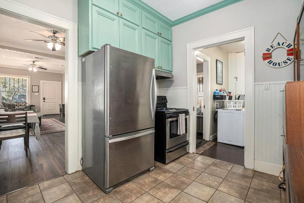 Beachy Bungalow! 2Bd, King Bed Galveston Exteriér fotografie