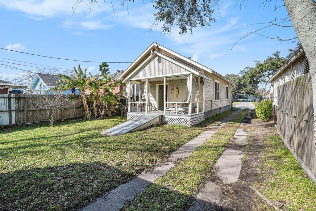 Beachy Bungalow! 2Bd, King Bed Galveston Exteriér fotografie