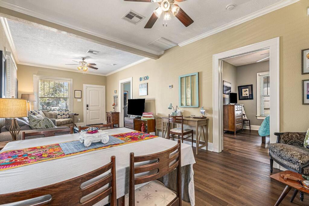 Beachy Bungalow! 2Bd, King Bed Galveston Exteriér fotografie