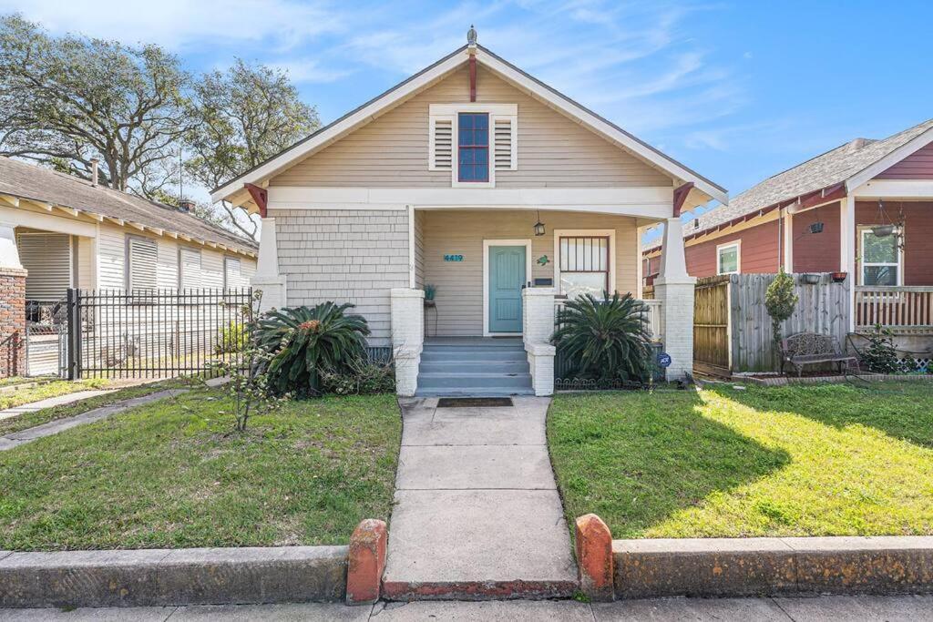 Beachy Bungalow! 2Bd, King Bed Galveston Exteriér fotografie