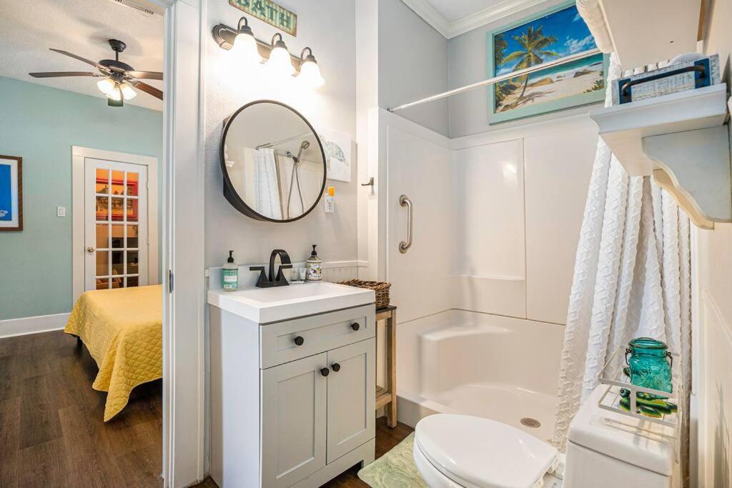 Beachy Bungalow! 2Bd, King Bed Galveston Exteriér fotografie