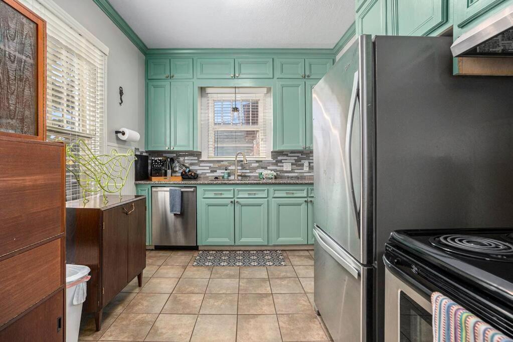 Beachy Bungalow! 2Bd, King Bed Galveston Exteriér fotografie