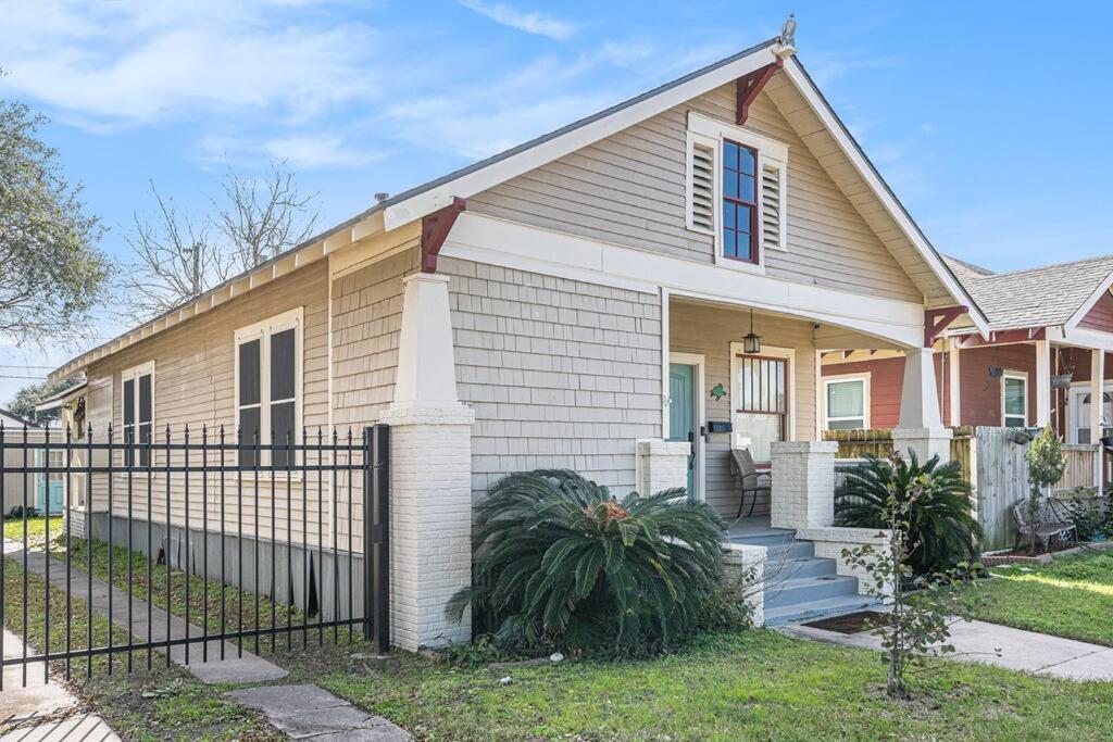 Beachy Bungalow! 2Bd, King Bed Galveston Exteriér fotografie
