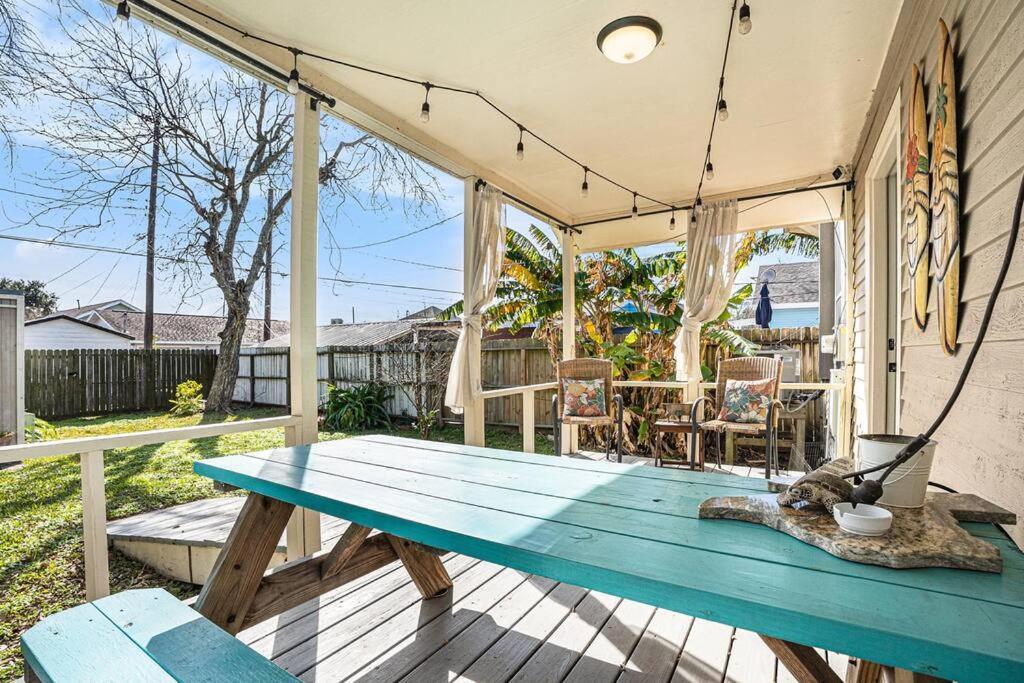 Beachy Bungalow! 2Bd, King Bed Galveston Exteriér fotografie