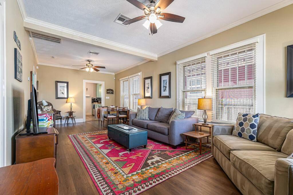 Beachy Bungalow! 2Bd, King Bed Galveston Exteriér fotografie